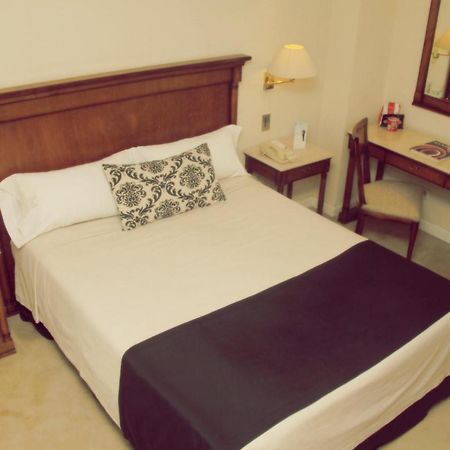 Howard Johnson Hotel 9 De Julio Avenue Буенос Айрес Екстериор снимка