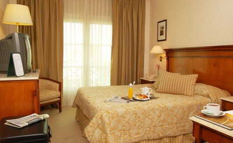 Howard Johnson Hotel 9 De Julio Avenue Буенос Айрес Стая снимка