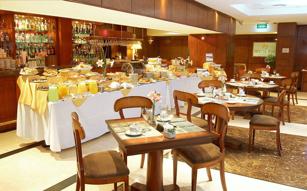 Howard Johnson Hotel 9 De Julio Avenue Буенос Айрес Ресторант снимка