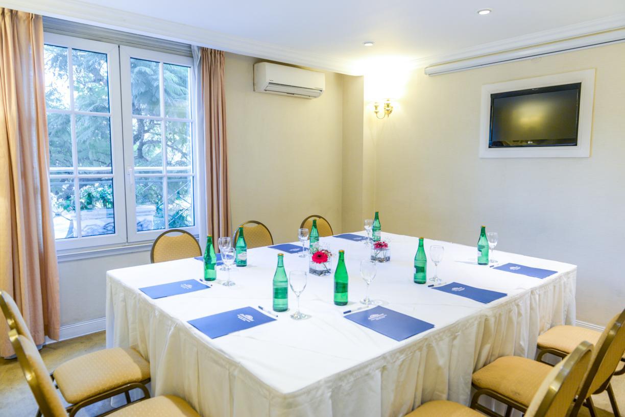 Howard Johnson Hotel 9 De Julio Avenue Буенос Айрес Екстериор снимка