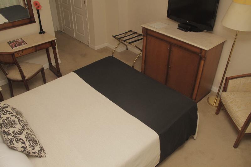 Howard Johnson Hotel 9 De Julio Avenue Буенос Айрес Екстериор снимка