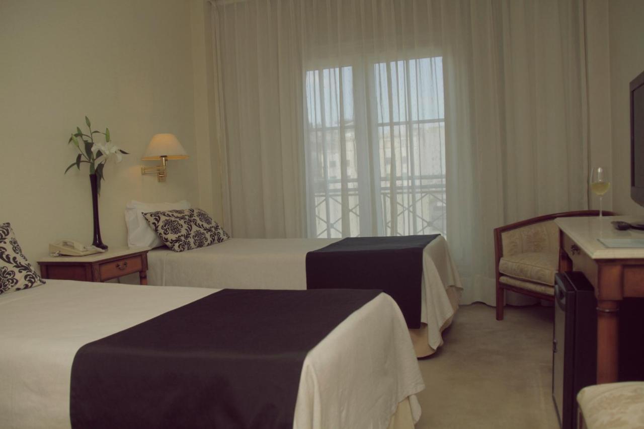 Howard Johnson Hotel 9 De Julio Avenue Буенос Айрес Екстериор снимка