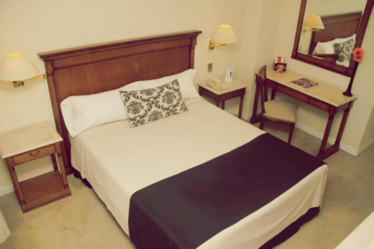 Howard Johnson Hotel 9 De Julio Avenue Буенос Айрес Екстериор снимка