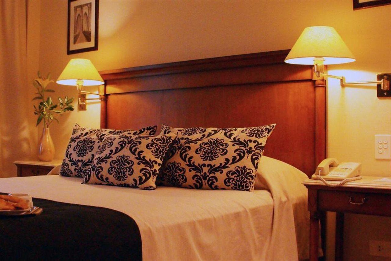 Howard Johnson Hotel 9 De Julio Avenue Буенос Айрес Екстериор снимка